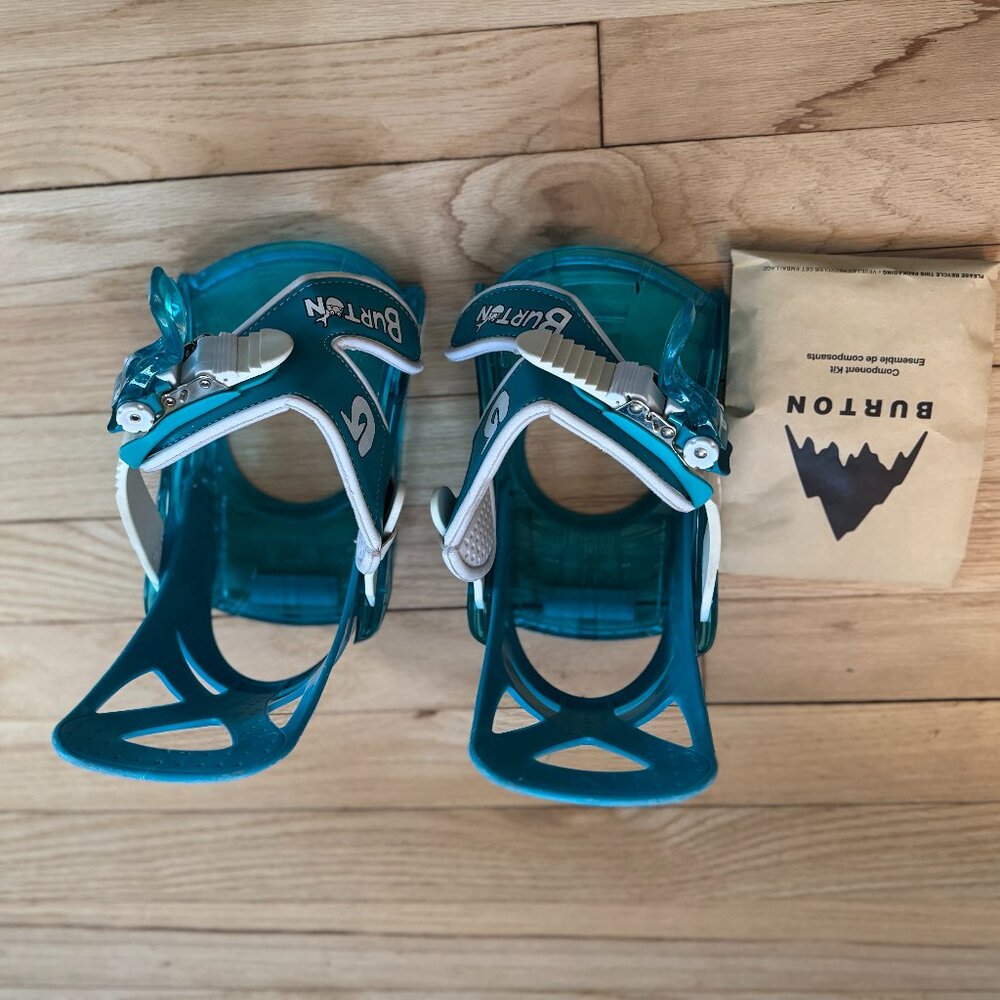 Blue Burton grom kids bindings